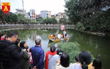 Người dân Thủ đô thích thú nghe hát quan họ tại Văn Miếu - Quốc Tử Giám